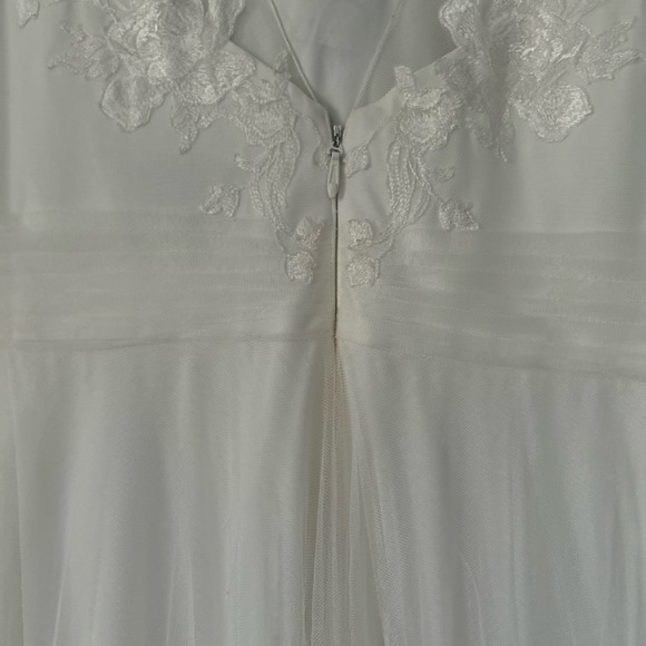 Wedding Dress - Picture 4 of 4